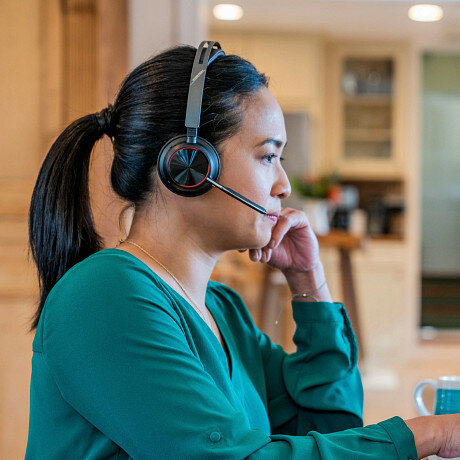 PLANTRONICS Voyager Focus 2